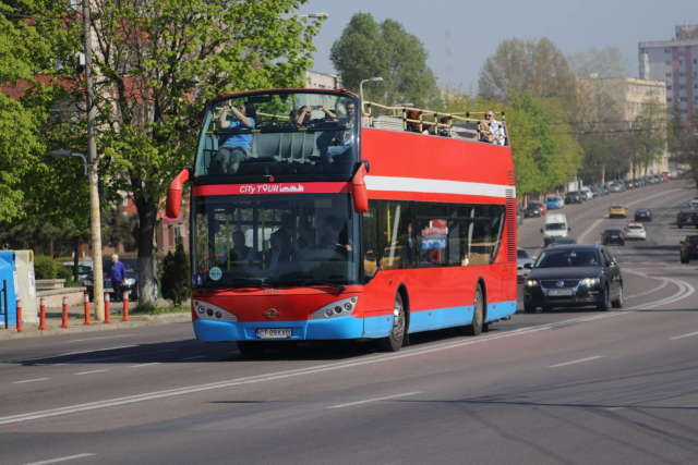 Autobuzele etajate de la malul mării