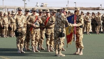 Schimb de trupe româneşti în Afganistan