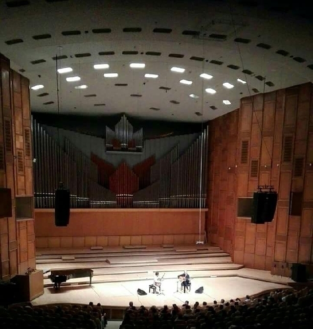 Los guitarrista José María Gallardo del Rey y Miguel Ángel Cortés en Bucarest