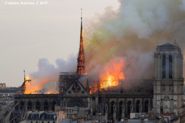 Nach Brand in Paris: Notre-Dame-Kathedrale schwer beschädigt