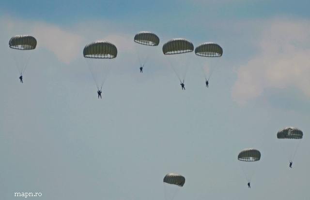 Zur Geschichte der rumänischen Fallschirmjäger: harter Drill mit deutscher Ausrüstung