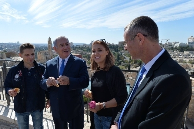 הפתעה נעימה מאוד לשני תיירים רומניים שהגיעו לישראל