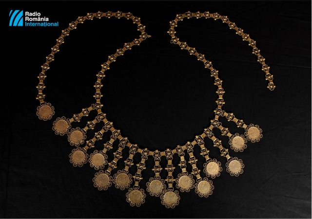 Novembre 2019 –  Collier de pièces de monnaie de 1924