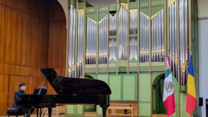 El pianista mexicano Sebastián Ramírez ofreció un concierto en Bucarest