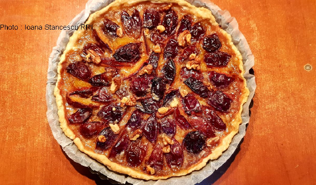 La tarte aux prunes et aux noix