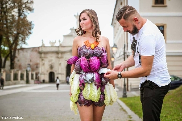 Des vêtements comestibles sur le podium