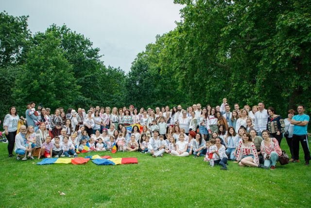 Ia românească, sărbătorită cu fast în cel mai celebru parc din centrul Londrei!