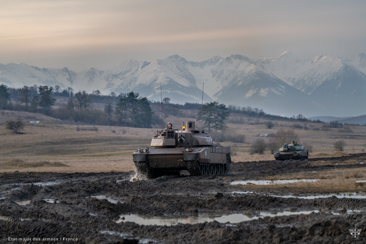 Militarii NATO de la Cincu predau franceza pentru liceenii din Făgăraş