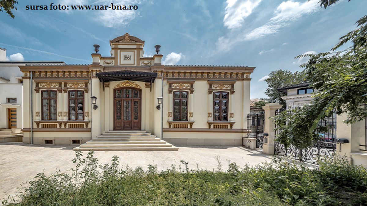 The house with arched windows