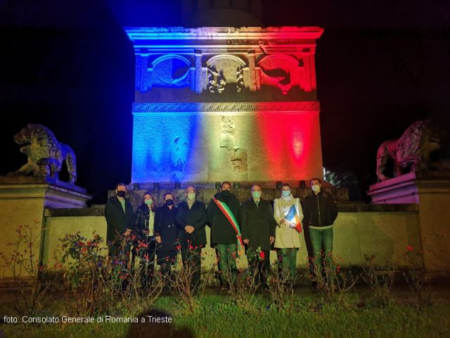 Festa Nazionale: il Mausoleo Candia di Aquileia, illuminato con i colori della bandiera romena