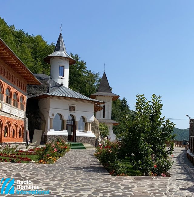 Vestiti tradizionali da matrimonio al Museo Etnografico del Monastero di Nămăieşti