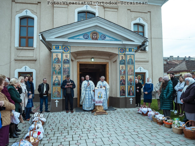 Українські переселенці відзначили Великдень далеко від свого дому