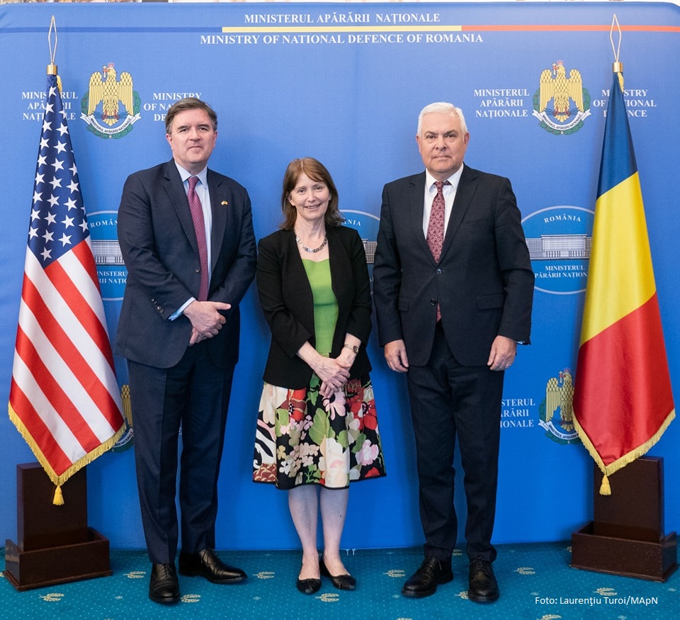 Angel Tîlvăr, Kathleen Kavalec, James O'Brien (Photo: Laurenţiu Turoi/MApN)