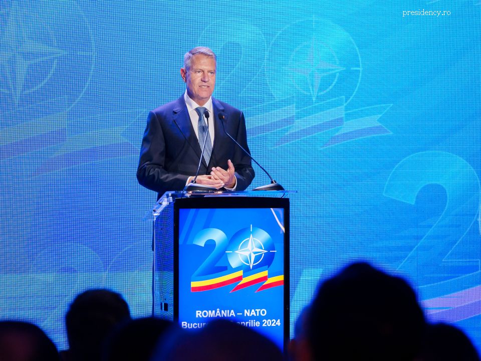 Il presidente Klaus Iohannis alla Conferenza "Romania-NATO, 20 anni" (foto: presidency.ro)