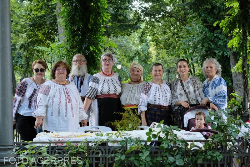 El día de la blusa tradicional rumana