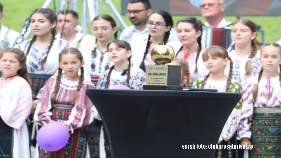 Trofej Zlatna jabuka - Trgu Žiu (foto: clubpresaturism.ro)